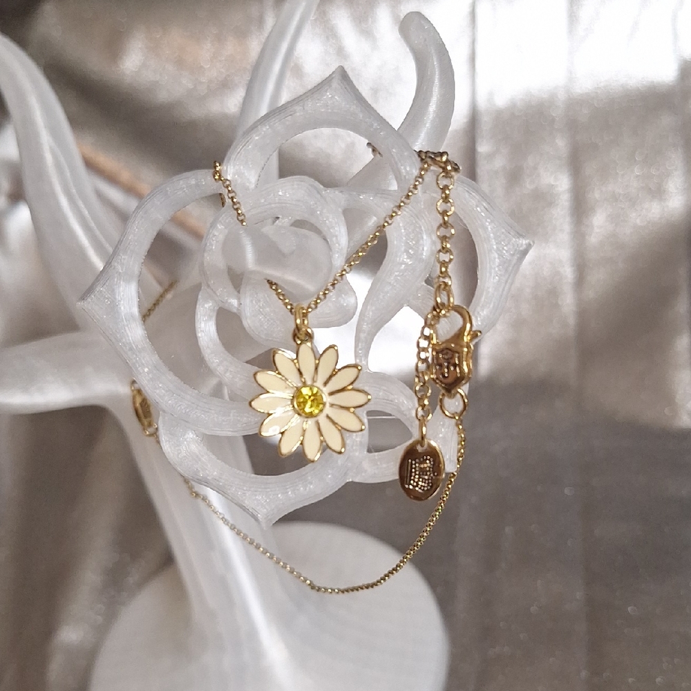 Juicy Couture Gold and White Daisy Necklace